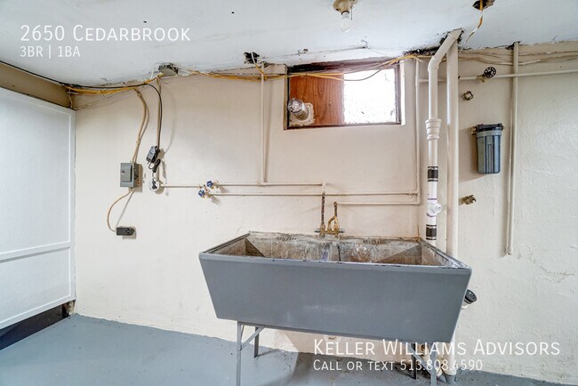 Building Photo - 2650 Cedarbrook-