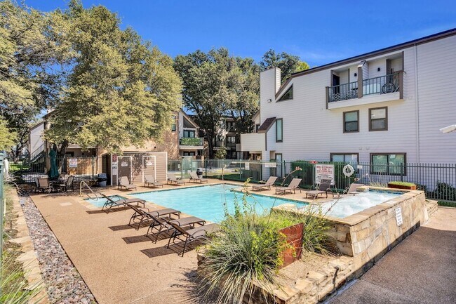 Building Photo - 2309 Balsam Dr