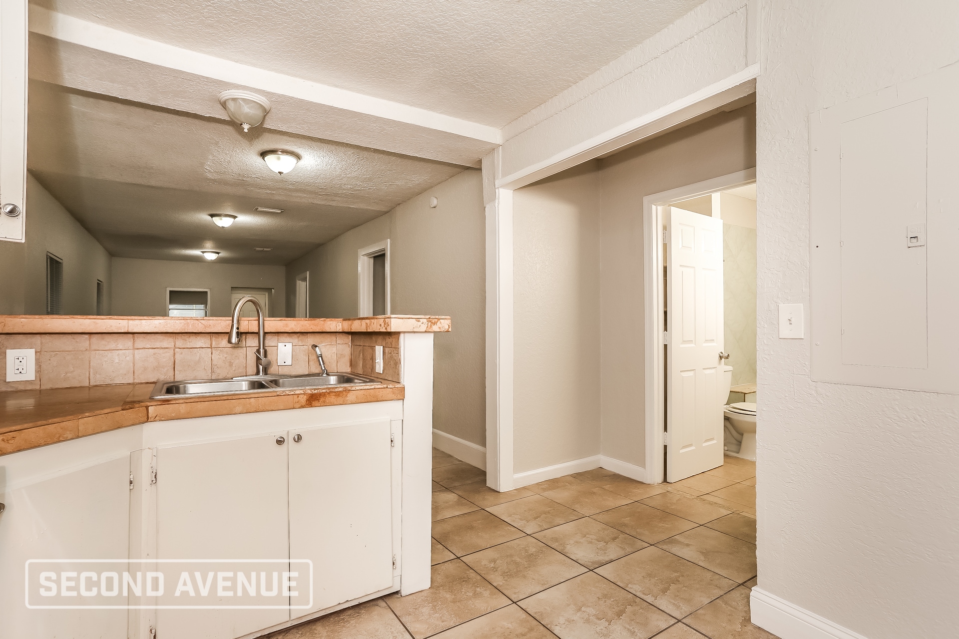 Building Photo - 2121 Broadway Ave