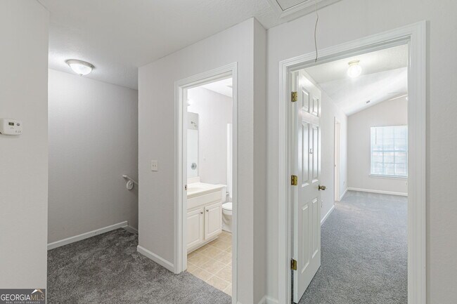 Building Photo - 274 Brookview Dr