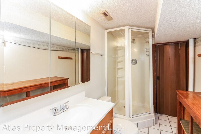 Building Photo - 3 br, 3 bath House - 8202 E 166th St