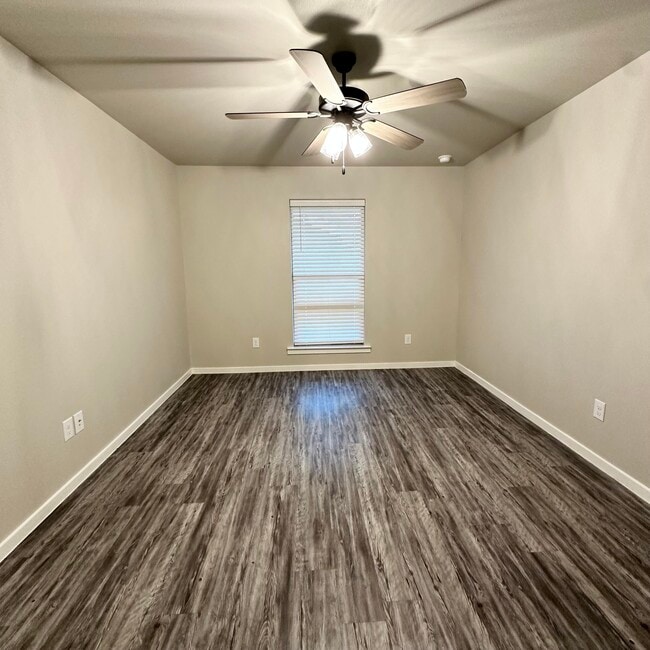 Building Photo - 2106 N Avenue J