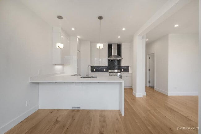 Building Photo - 80 28th St