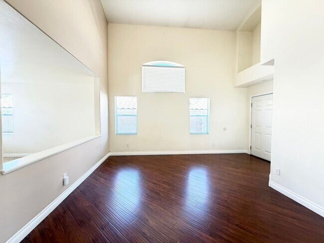Building Photo - Wonderfully 2-story single-family house