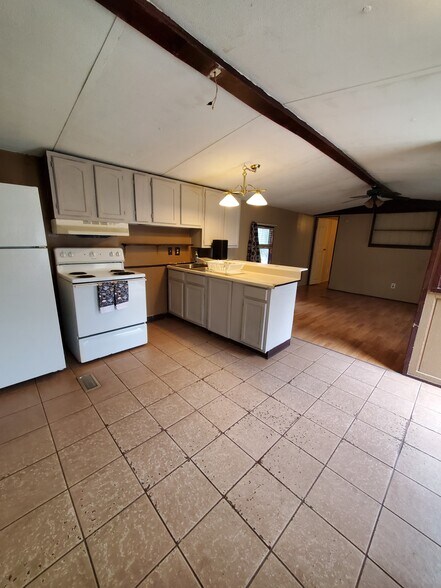 Building Photo - 8186 W Fairoak Ct