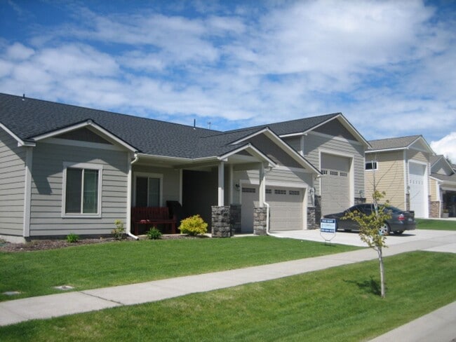 Building Photo - CDA Home w/ 22X45 RV Garage/Shop!