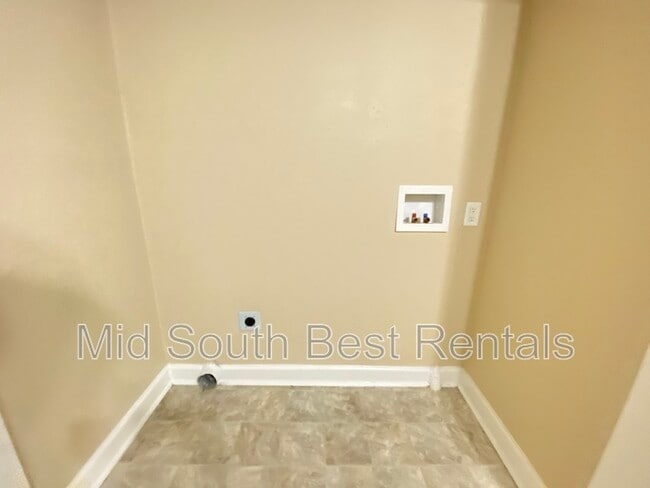 Building Photo - 2701 Lincoln Ave