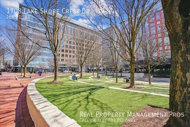 Building Photo - 1708 Lake Shore Crest Dr