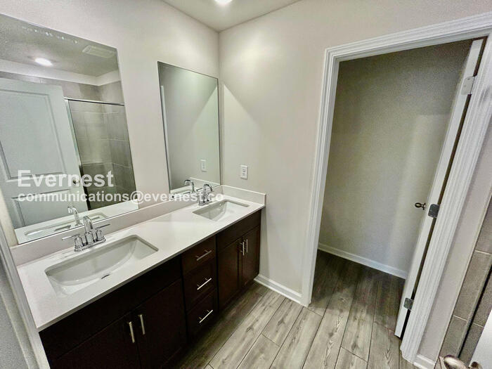 Building Photo - 322 Timberland Ave