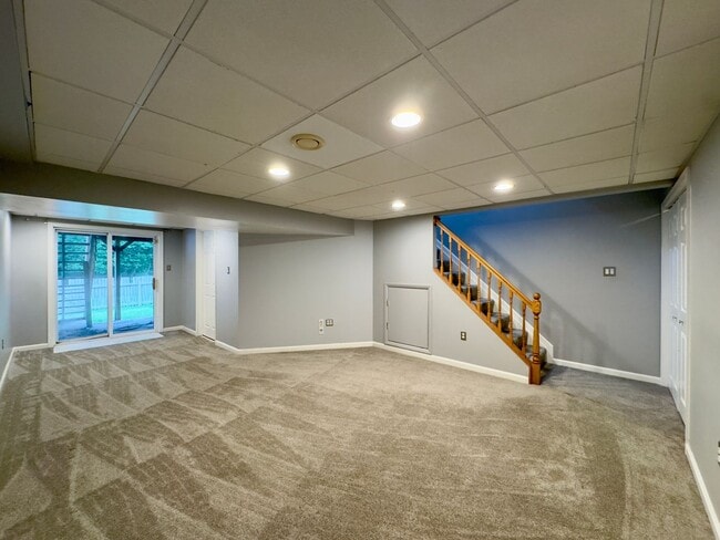 Building Photo - A Spacious 3-Bedroom / 2-Bathroom Apartmen...