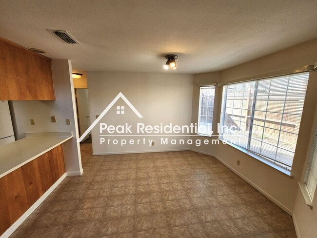 Building Photo - A Very Nice Lincoln 3bd/2ba House with 2-Car Garage