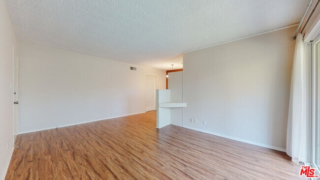 Building Photo - 1833 Manning Ave
