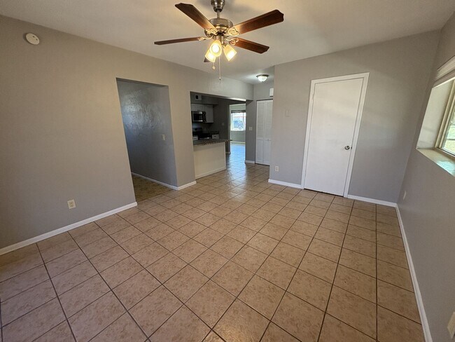 Building Photo - Central Tucson, close to University of Arizona and more!!!
