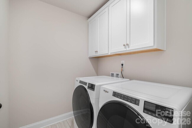 Building Photo - 2507 Lynbridge Dr