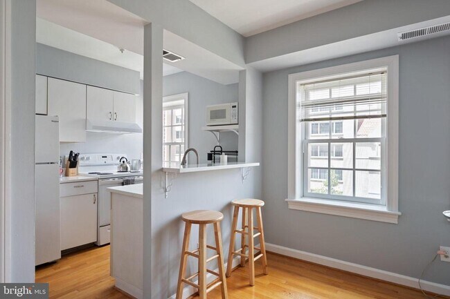 Building Photo - 1426 21st St NW
