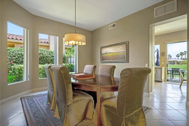 Building Photo - 425 Desert Holly Dr