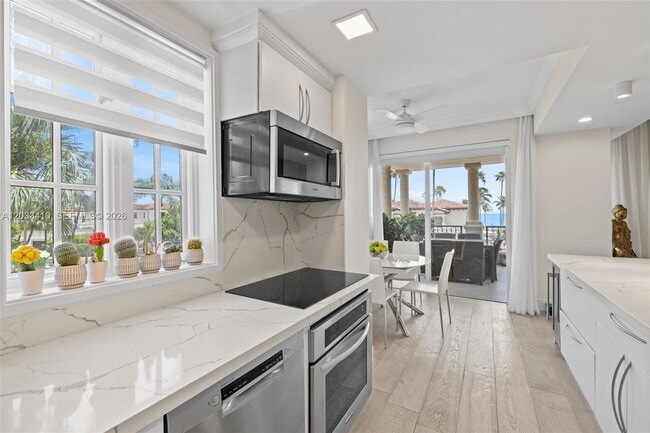 Building Photo - 19122 Fisher Island Dr