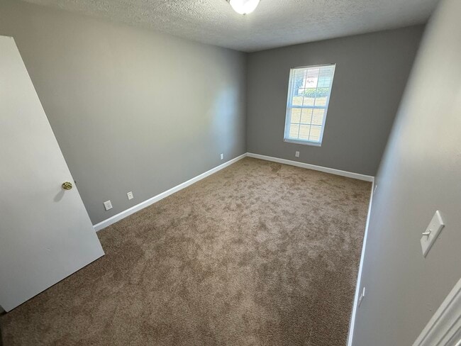 Building Photo - 101-103 N Brand St