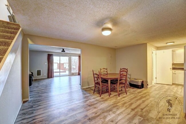 Building Photo - 1020 Lakeside Ct
