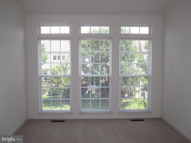 Building Photo - 2106 Harrow Dr