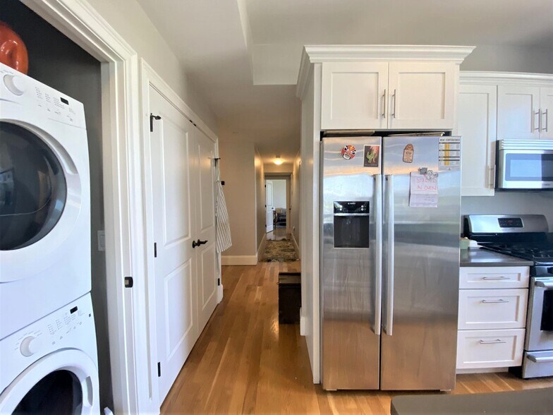 Building Photo - 168 Hampshire St