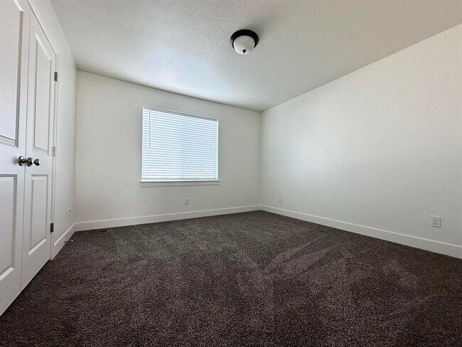 Building Photo - 225 W 950 S
