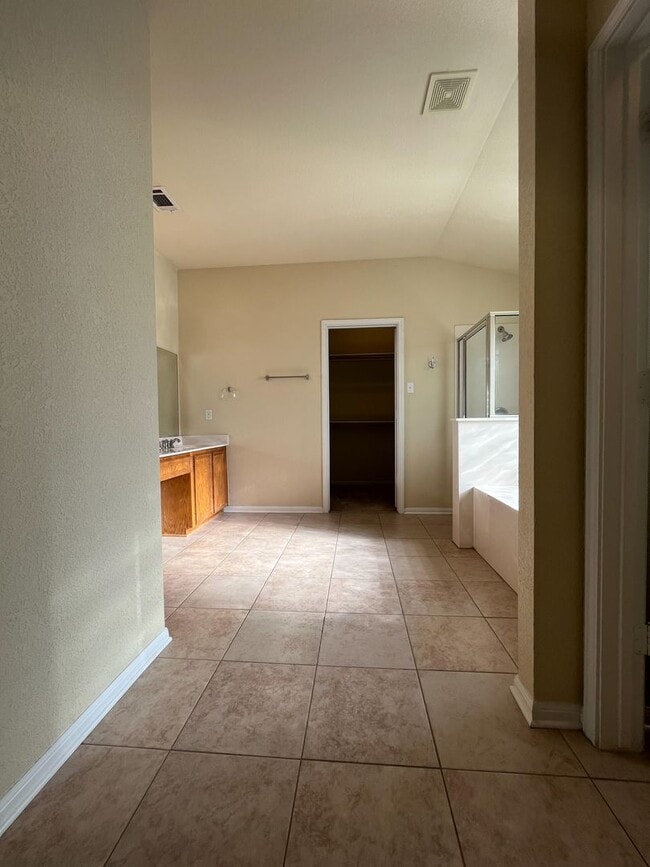 Building Photo - Available NOW!!!! Beautiful 1 story, 4 bedroom, 2 bath, 2 car garage home with a privacy fenced y...