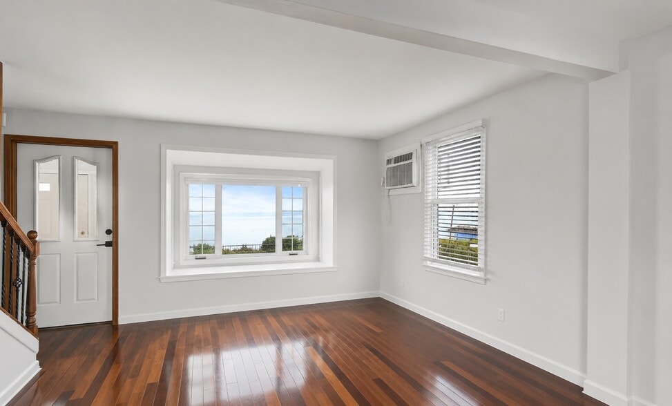 Building Photo - 239 Shoreland Cir