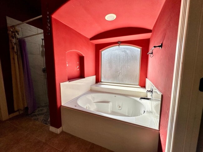 Building Photo - Charming 3-Bedroom Home with View in Moore...