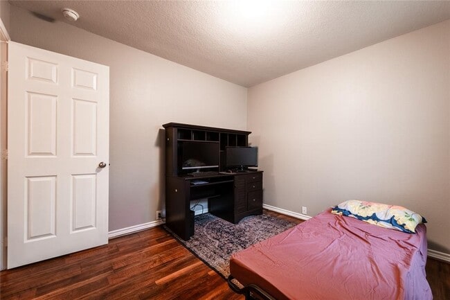 Building Photo - 2034 Eddlewood Ct