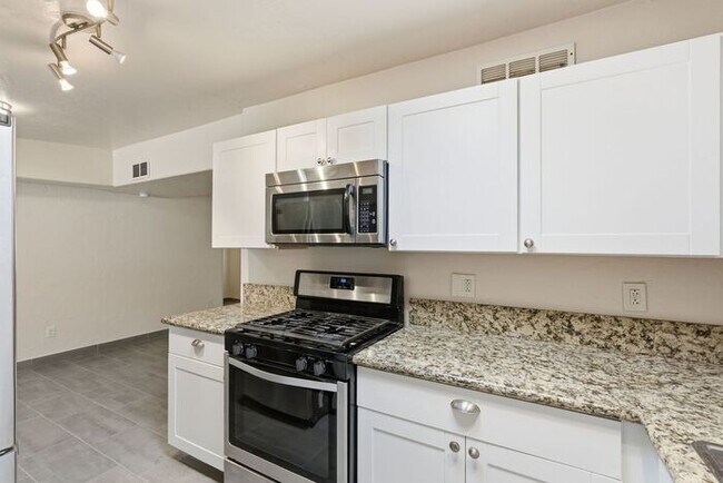 Building Photo - 4608 Fremont Ave