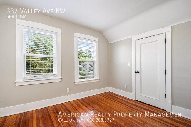 Building Photo - 337 Valley Ave NW