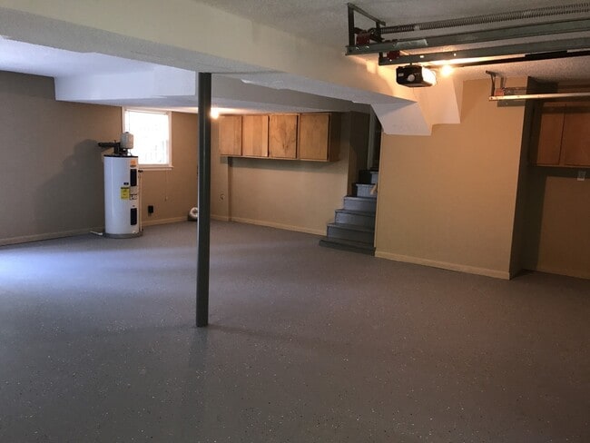 Building Photo - 3 bed 2 bath home for rent