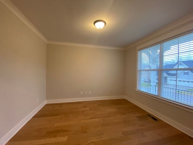 Building Photo - Amazing 4 Bedroom Home in Lebanon / 3.5 Bathrooms / 3 Car Garage /  Fenced in Backyard with Deck /