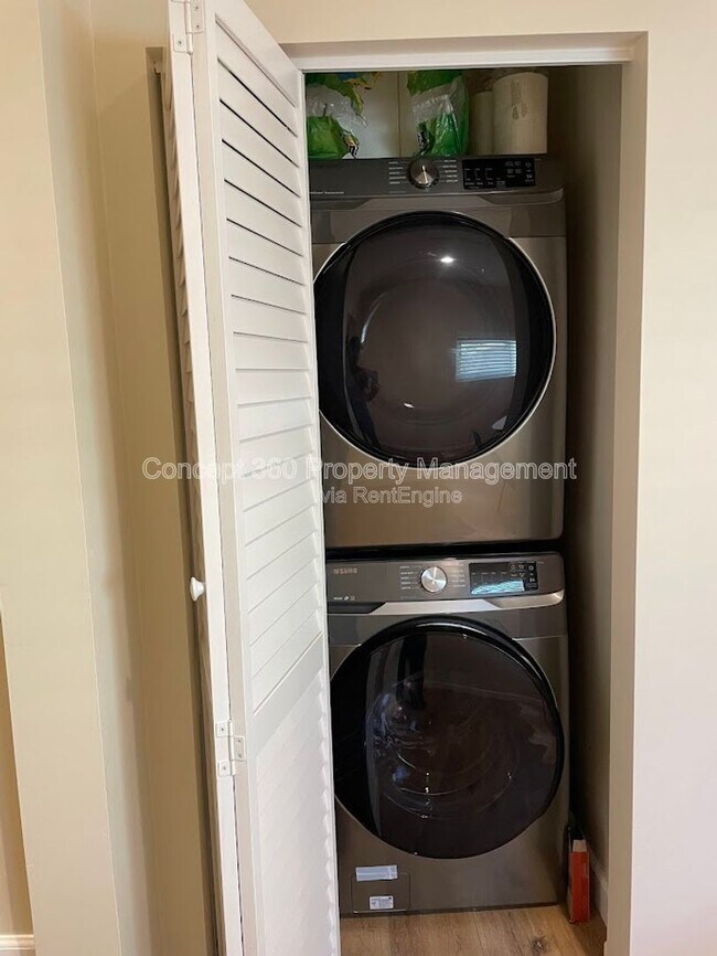 Building Photo - 1813 W Arbutus St