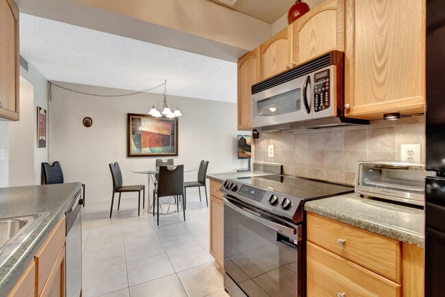 Building Photo - 4050 Cornwall C