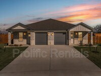 Building Photo - 111 Logan Ct