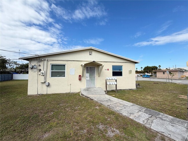 Building Photo - 912 NW 9th Ave