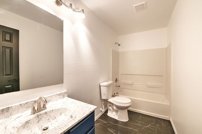 Building Photo - 5 bed | 3 bath | Corner lot | Fully remode...