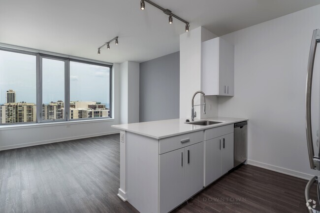 Building Photo - 1254 N La Salle Dr
