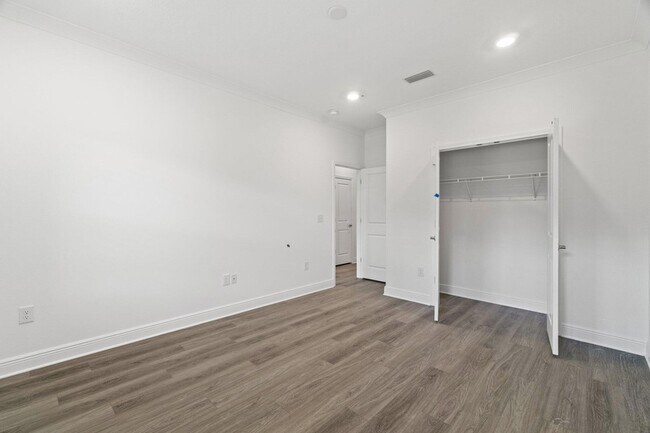 Building Photo - 212 Kara Lake Dr