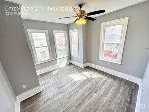 Building Photo - 2BR/1BA Recently Renovated 2nd Floor Apart...