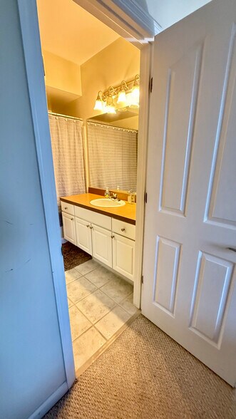 Building Photo - 2014 Alta Meadows Ln