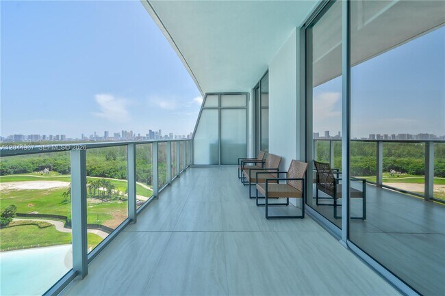 Building Photo - 2411 Laguna Cir