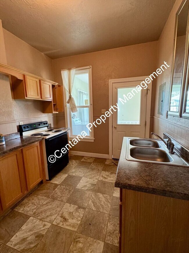 Building Photo - 909-911 Antimony