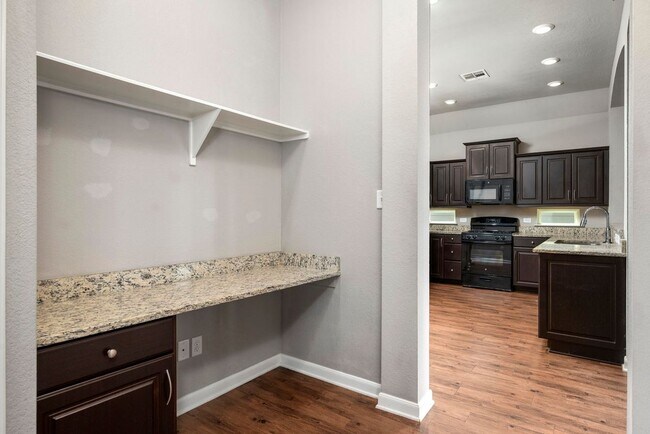 Building Photo - 2131 Naples Wy