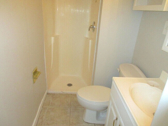 Building Photo - SPRING BRANCH CONDO WITH ALL BILLS PAID!