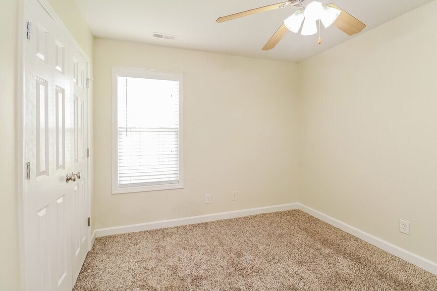 Building Photo - 2970 Deep Cove Dr NW
