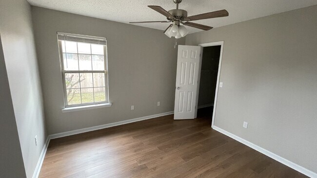 Building Photo - Home For Rent