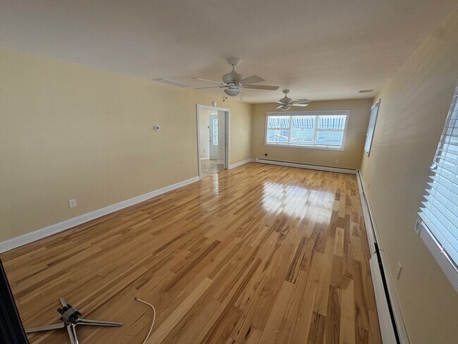 Building Photo - 19 N Manor Ave